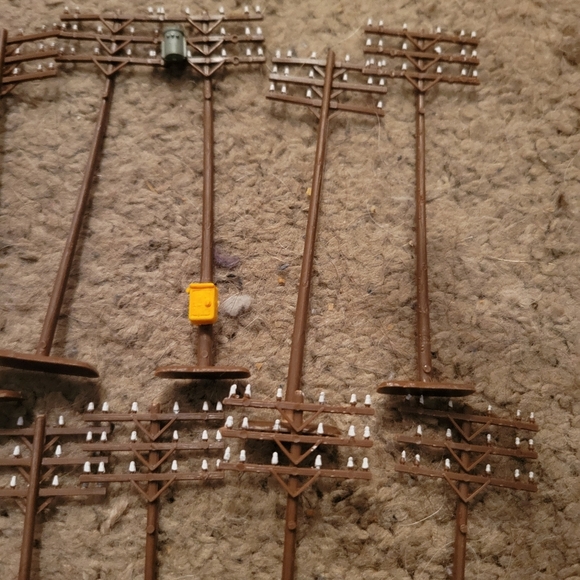 HO Scale Trian  4 Inch Power Poles  Crossing Signs Men - Picture 2 of 6